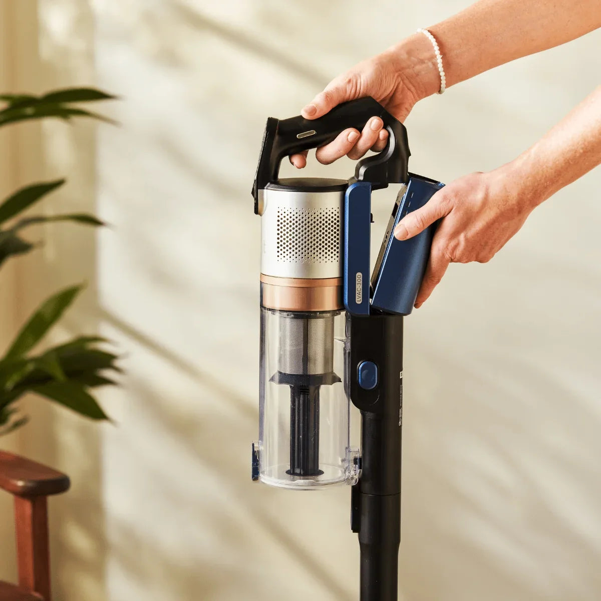 LVAC-300 Cordless Vacuum Cleaner